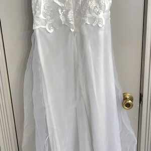 Elegant White Lace Nightgown